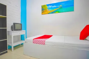 RedDoorz at La Maria Pension And Tourist Inn - Zimmer