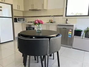 Close Airport Style Home - Restaurant