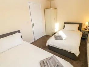 66 Dale Grove - Room