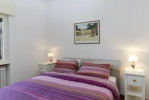 Contemporary Lakeside Villa Enjoying Direct Lake Access, Wifi, BBQ, Near Restaurant and Shop - Camera
