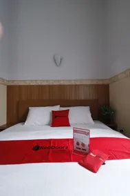 RedDoorz Plus near Undip Tembalang - Room