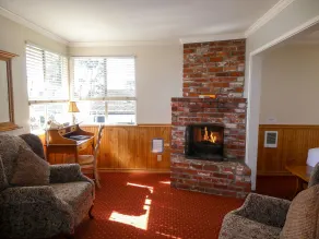 Carmel Fireplace Inn - Chambre