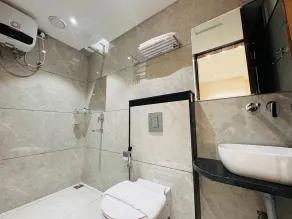 Hotel Satya Shree - Bathroom