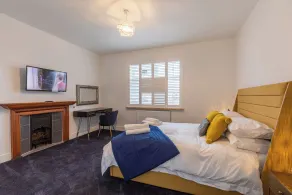 Groves House - Quarto