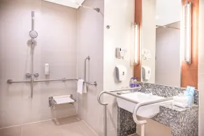 Holiday Inn Express Beijing Dongzhimen by IHG - Bathroom