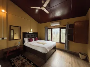 Travellers Jungle Camp-Sauraha - Room