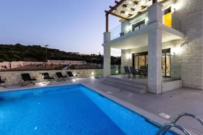 Villa adatta alle famiglie con giardino, griglia e piscina privata | Vista sulla città | Accanto alla spiaggia - Piscina