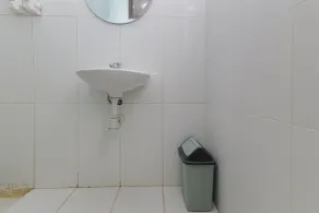 RedDoorz Syariah @ Klojen Malang - Baño
