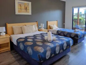 Seaview Motel & Apartments - Room