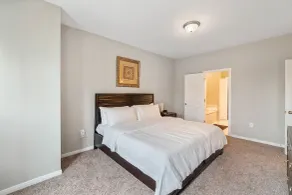 Experience a First Class Stay - 2 BDRM - Room