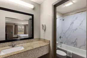Days Inn by Wyndham Childersburg - Salle de bain