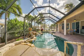 Spacious Oasis w/ Lagoon Pool & Spa in Cape Coral! - Intérieur