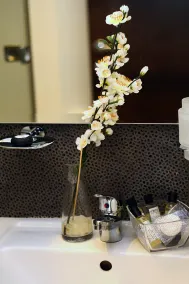 Sky View Luxury Apartments - Bathroom