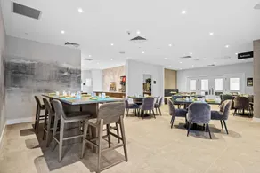 DoubleTree by Hilton New York JFK Airport - Restaurant