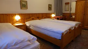 Hotel Bellaria - Cortina d'Ampezzo - parking - Room