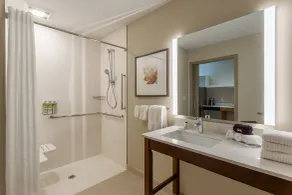 Candlewood Suites Fargo South-Medical Center by IHG - Bathroom