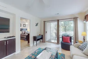 Longs Cozy Haven: Stylish, Accessible Retreat - Interior