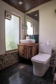 Aloha Riverside - Bathroom