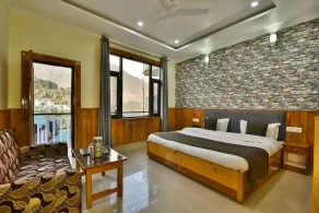 The Posh Hotel near Mall Road with Hassle Free Covered Parking - Room