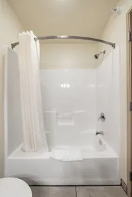 Cobblestone Inn & Suites - Avoca - Bathroom