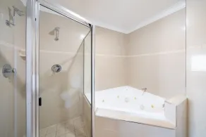 Heritage Inn Bathurst - Bathroom