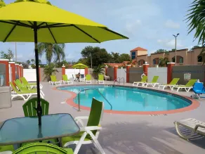 Quality Suites Fort Myers I-75 - Pool