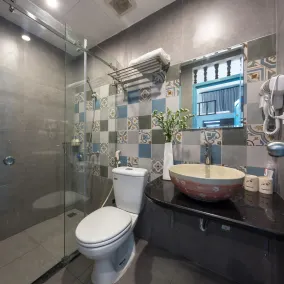 Centraltique Downtown - Bespoke Colonial House Near Hoan Kiem Lake - Badeværelse