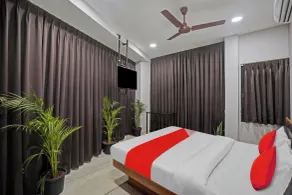 Hotel Sukoon, Best Luxurious Hotel Rooms In Surat City Center - Room