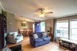 Lakefront Many Vacation Home w/ Deck & Views - Interni