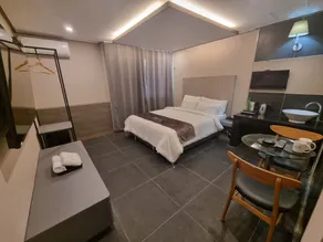 Yeow-B - Zimmer