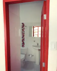 Bahia Tropical Sandia Kiwi Piña - Bathroom