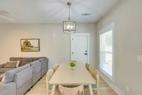 Close to Sports Complex: Modern Millbrook Duplex! - Interiør