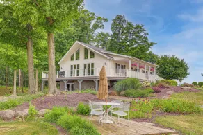 Unplug & Unwind! Romulus Family Gem w/ Swim Pond - Interiör