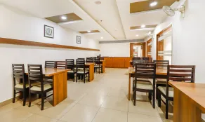 The Mount City Near US Consulate - Restaurant