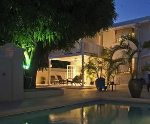 This Enchanting 3 Bedroom, 2 Bathroom Townhouse is Nestled Mere Moments Away fro - Basseng