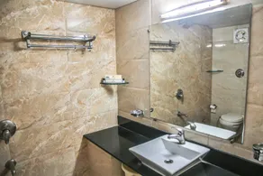 HOTEL SUN 'N' SHINE - Bathroom