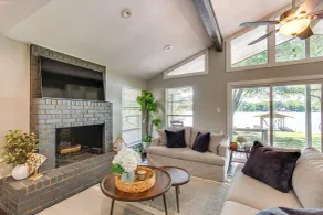 Yard, Deck & Fire Pit: Cedar Creek Reservoir Gem - Interiör