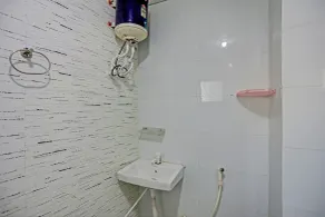 Collection O Aditya Inn Sector 66 Noida  - Casa de banho