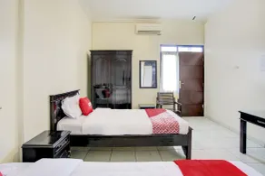 RedDoorz Syariah at Hotel Pandan Wangi near Alun Alun Sidoarjo - Chambre