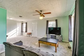 2 Mi to Phillips 66 Refinery: Home w/ Yard - Interior