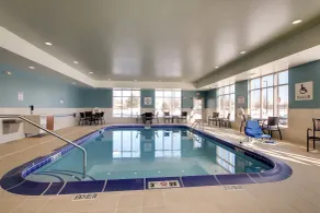 Holiday Inn Express & Suites Galesburg by IHG - Piscina