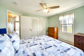 Charming Niantic Vacation Rental: Walk to Beach! - Værelse