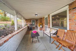 Easy Cleveland Access! Quiet Suburb Stay w/ Yard - Interior