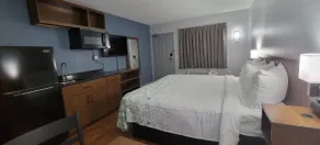 HomeTowne Studios by Red Roof Egg Harbor-Atlantic City Airport - Room