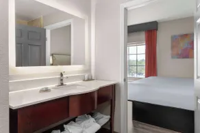 La Quinta Inn & Suites by Wyndham Ft. Pierce - Salle de bain