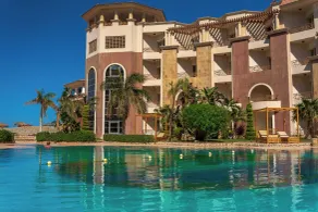 Royal Beach Serviced Apartments - Piscina