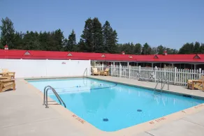 Mackinac Lake Trail Motel - Piscine extérieure