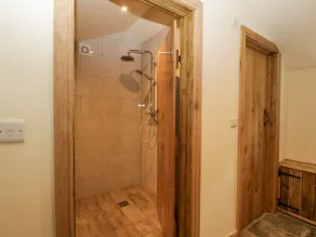 Evenjobb Court Farmhouse - Bathroom