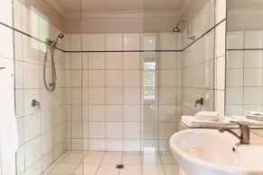 Eugenies Inverloch - Bathroom