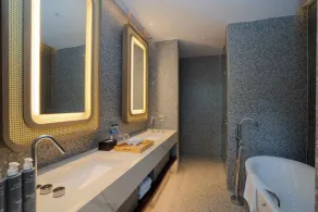 Riahi Villas by Swiss-Belhotel, Nirup Island - Salle de bain